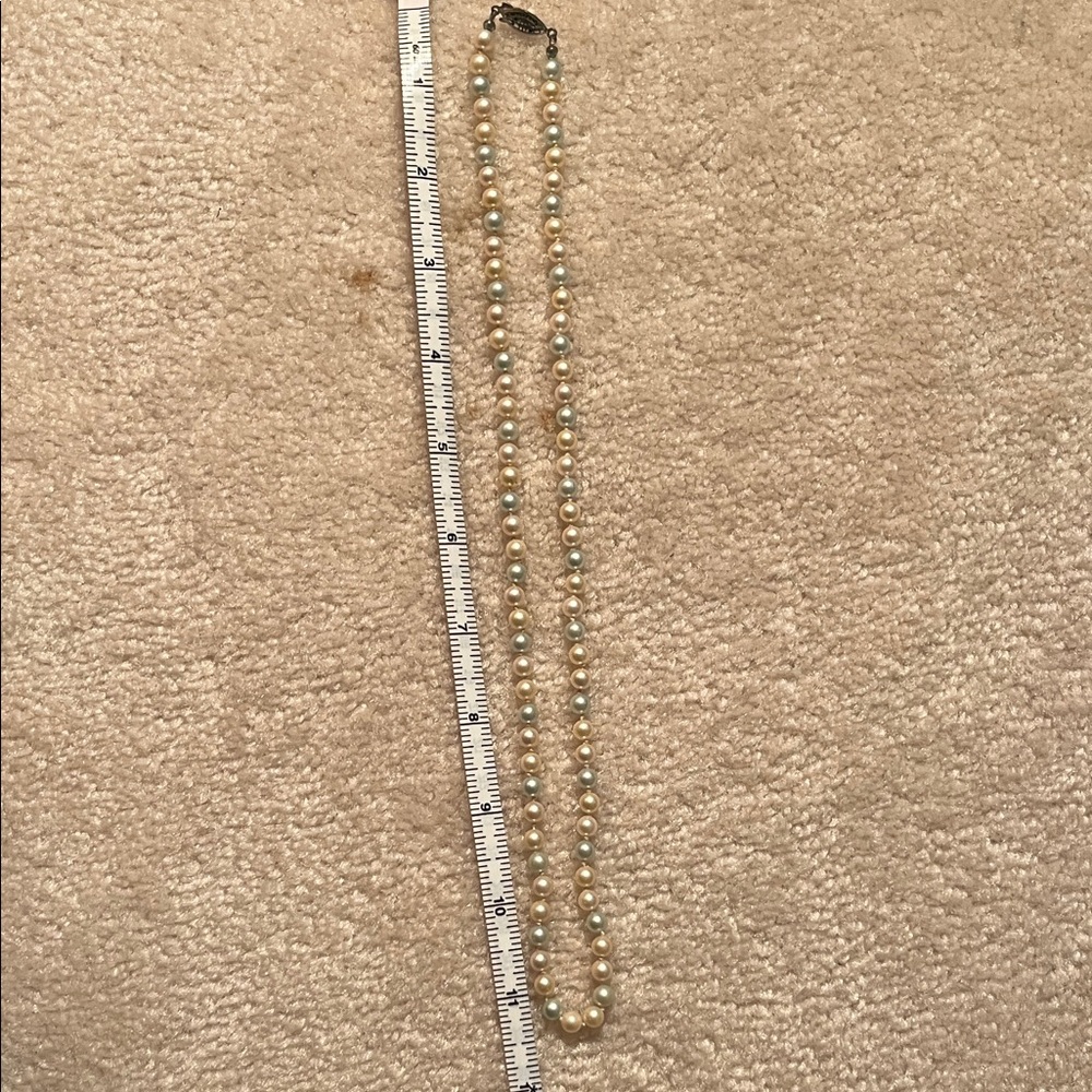 Elegant Pearl Necklace costume